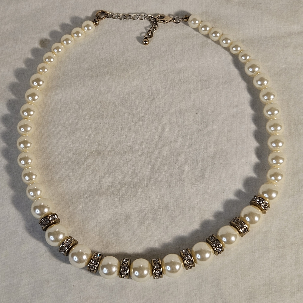 Elegant Faux Pearl Necklace with Gold Toned Accents 18 Inches